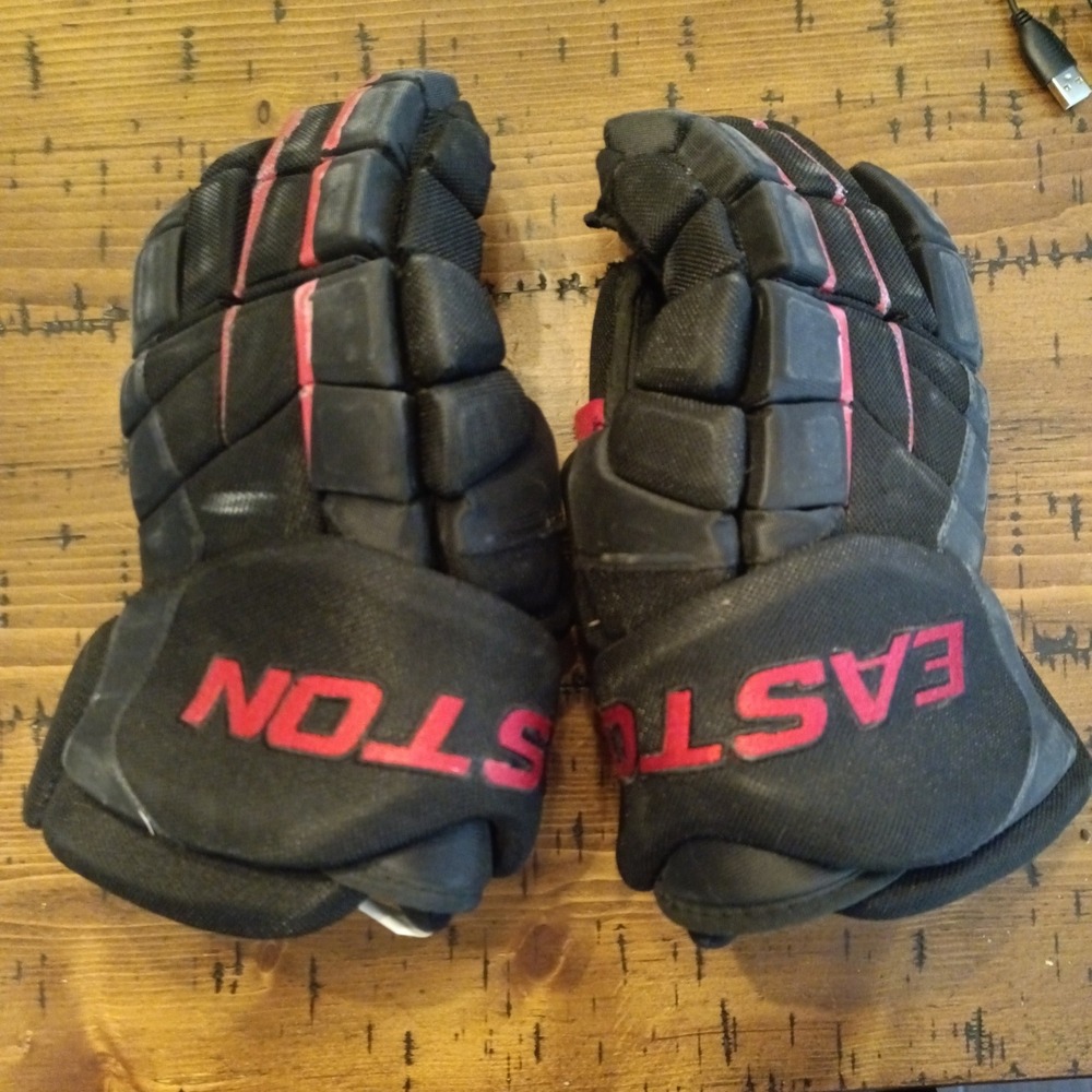Easton Synergy 80 Hockey Gloves Black Red Adult 13" ? Senior Pair